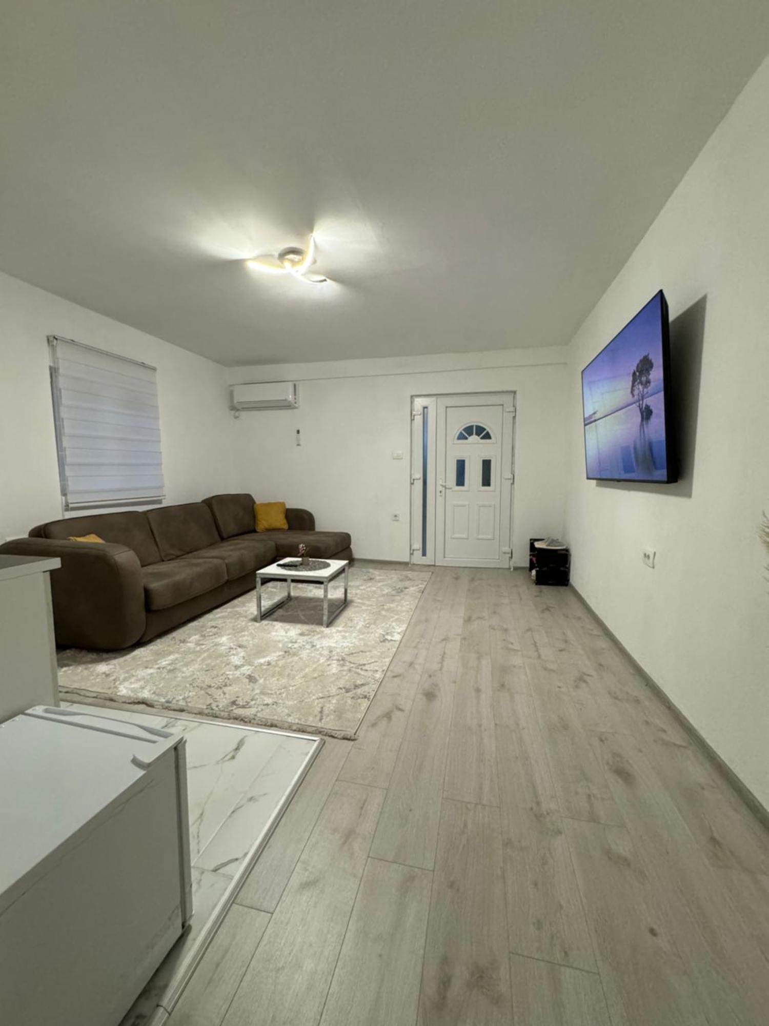 Apartment Airport Dd Mitrovici  Esterno foto